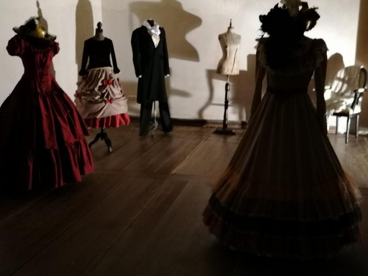 Palac Paprotno Karnice Bagian luar foto